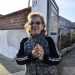 La signora Maria che ogni giorno viene a controllare la sua villetta per paura di furti